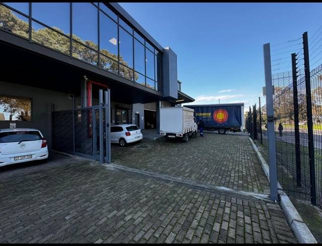 1,190M² WAREHOUSE TO LET IN BEACONVALE